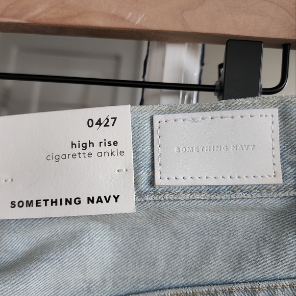 Something Navy High Rise Cigarette Ankle Jeans, Sz 4 - Picture 9 of 14